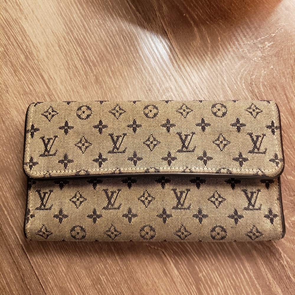 ❤SOLD❤Authentic Louis Vuitton wallet